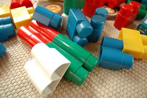 食器や家具などのデザイン・販売会社